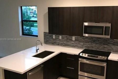 Touwnhouse à louer à Miami, Floride: 4 chambres, 163.23 m2 № 2401977 - photo 5