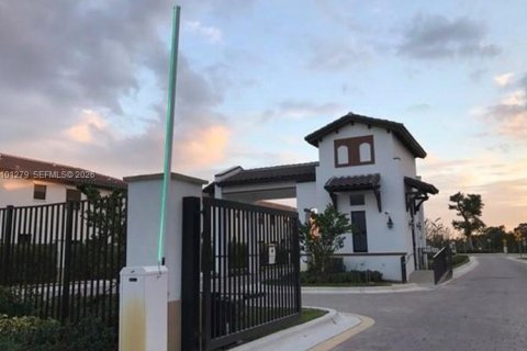 Touwnhouse à louer à Miami, Floride: 4 chambres, 163.23 m2 № 2401977 - photo 2