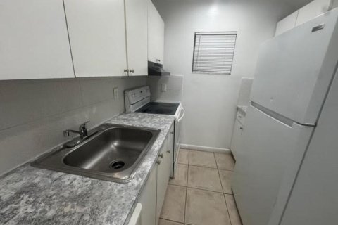 Apartment in Pembroke Park, Florida 2 bedrooms, 95.78 sq.m. № 2147075 - photo 4