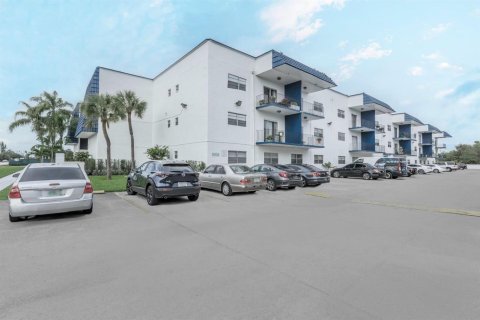 Apartment in Pembroke Park, Florida 2 bedrooms, 95.78 sq.m. № 2147075 - photo 10