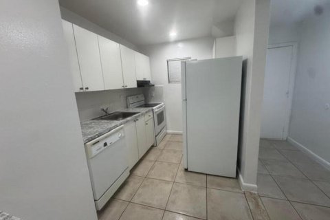 Apartment in Pembroke Park, Florida 2 bedrooms, 95.78 sq.m. № 2147075 - photo 3