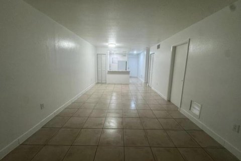 Apartment in Pembroke Park, Florida 2 bedrooms, 95.78 sq.m. № 2147075