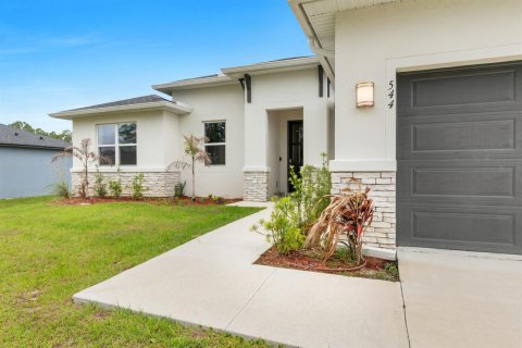 Casa en Palm Bay, Florida 3 dormitorios, 165.27 m2 № 2252984