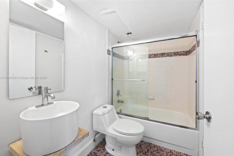 Copropriété à vendre à Miami, Floride: 2 chambres, 98.94 m2 № 1825554 - photo 23