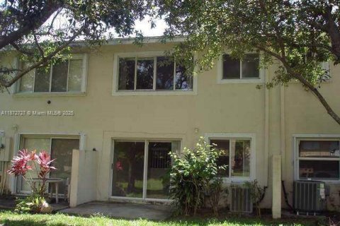 Adosado en alquiler en Tamarac, Florida, 3 dormitorios, 134.71 m2 № 1922596 - foto 2