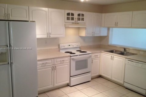 Adosado en alquiler en Tamarac, Florida, 3 dormitorios, 134.71 m2 № 1922596 - foto 5