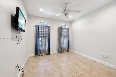 House in Palmetto Bay, Florida 4 bedrooms, 282.05 sq.m. № 1890159 - photo 29