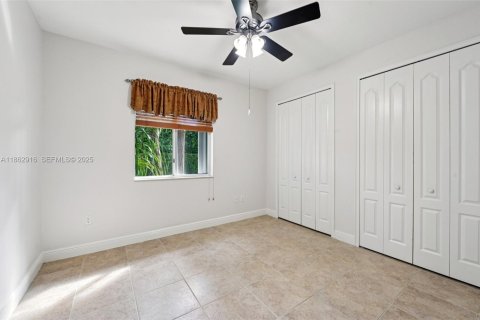 House in Palmetto Bay, Florida 4 bedrooms, 282.05 sq.m. № 1890159 - photo 26