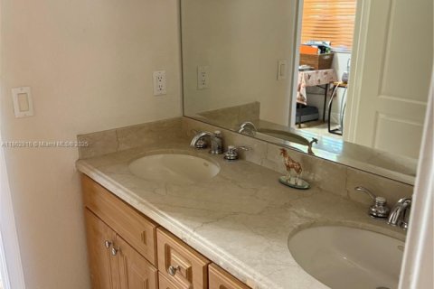 House in Palmetto Bay, Florida 4 bedrooms, 282.05 sq.m. № 1890159 - photo 9