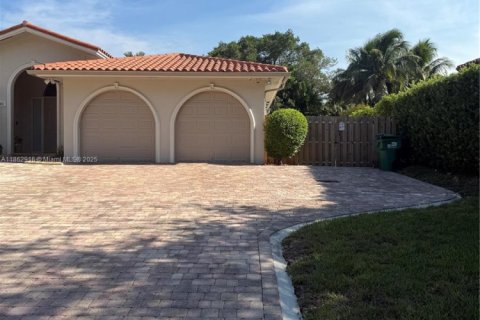 House in Palmetto Bay, Florida 4 bedrooms, 282.05 sq.m. № 1890159 - photo 3
