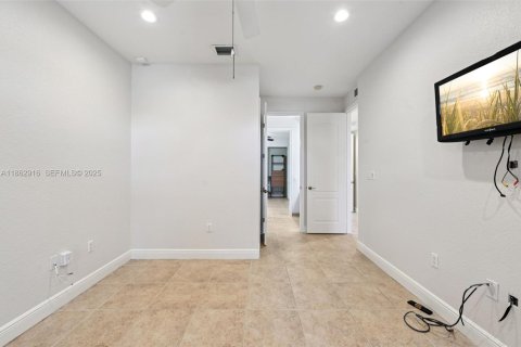 House in Palmetto Bay, Florida 4 bedrooms, 282.05 sq.m. № 1890159 - photo 28