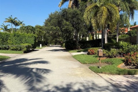 House in Palmetto Bay, Florida 4 bedrooms, 282.05 sq.m. № 1890159 - photo 2