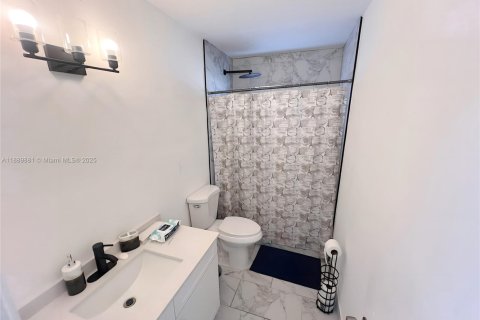 Casa en venta en Lauderhill, Florida, 4 dormitorios, 139.54 m2 № 2066550 - foto 13