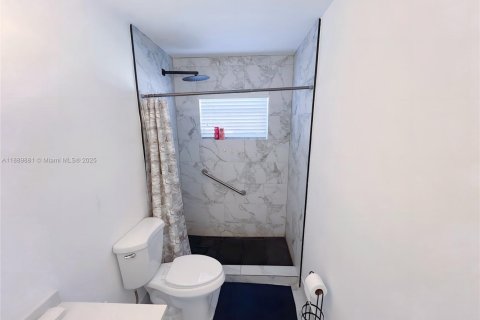 Casa en venta en Lauderhill, Florida, 4 dormitorios, 139.54 m2 № 2066550 - foto 14