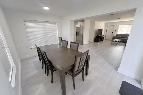 Casa en venta en Lauderhill, Florida, 4 dormitorios, 139.54 m2 № 2066550 - foto 8