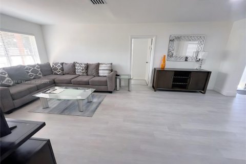 Casa en venta en Lauderhill, Florida, 4 dormitorios, 139.54 m2 № 2066550 - foto 10