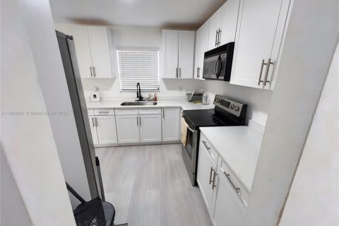 Casa en venta en Lauderhill, Florida, 4 dormitorios, 139.54 m2 № 2066550 - foto 6