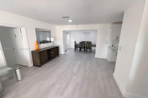 Casa en venta en Lauderhill, Florida, 4 dormitorios, 139.54 m2 № 2066550 - foto 3