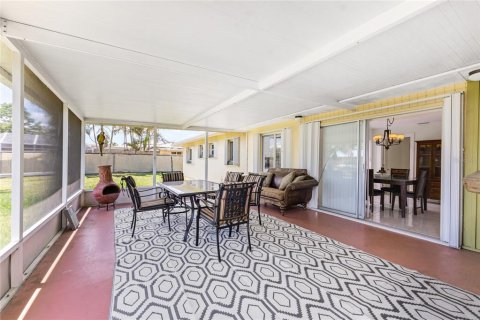House in Punta Gorda, Florida 3 bedrooms, 108.97 sq.m. № 1719659 - photo 30