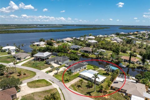 House in Punta Gorda, Florida 3 bedrooms, 108.97 sq.m. № 1719659 - photo 1