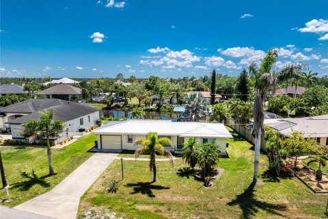 House in Punta Gorda, Florida 3 bedrooms, 108.97 sq.m. № 1719659 - photo 2