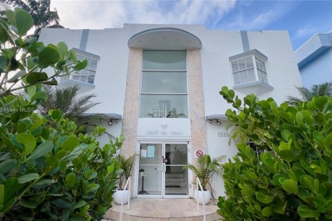 Снять в аренду кондоминиум в Майами-Бич, Флорида 1 спальня, 41.81м2, № 1967543 - фото 1