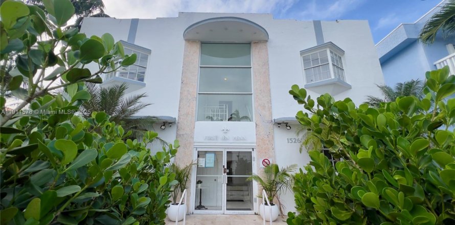 Кондоминиум с 1 спальней в Майами-Бич, Флорида № 1967543