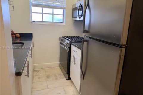 Снять в аренду кондоминиум в Майами-Бич, Флорида 1 спальня, 41.81м2, № 1967543 - фото 3