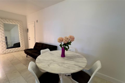 Снять в аренду кондоминиум в Майами-Бич, Флорида 1 спальня, 41.81м2, № 1967543 - фото 2