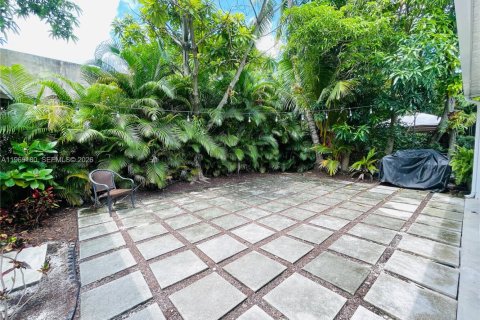 Villa ou maison à louer à Miami, Floride: 3 chambres, 108.32 m2 № 2030019 - photo 10