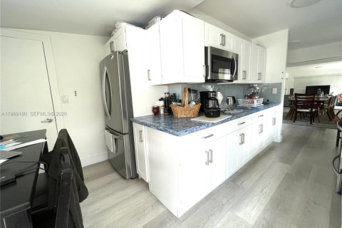 Villa ou maison à louer à Miami, Floride: 3 chambres, 108.32 m2 № 2030019 - photo 7