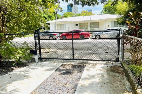 Villa ou maison à louer à Miami, Floride: 3 chambres, 108.32 m2 № 2030019 - photo 16