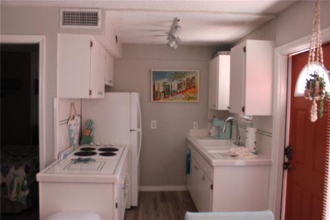Condo in Saint Pete Beach, Florida, 1 bedroom  № 1803702 - photo 4