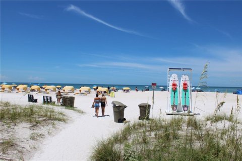 Condo in Saint Pete Beach, Florida, 1 bedroom  № 1803702 - photo 14