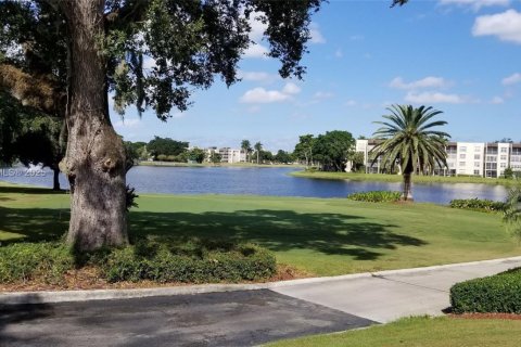 Condo in Davie, Florida, 2 bedrooms  № 1944513 - photo 19