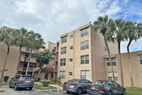 Condo in Davie, Florida, 2 bedrooms  № 1944513 - photo 1