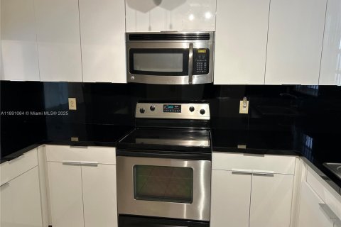Condo in Davie, Florida, 2 bedrooms  № 1944513 - photo 2