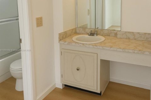 Condo in Davie, Florida, 2 bedrooms  № 1944513 - photo 8