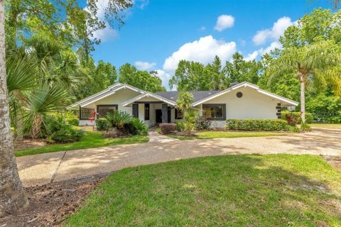 House in Longwood, Florida 5 bedrooms, 390.19 sq.m. № 1719003 - photo 1