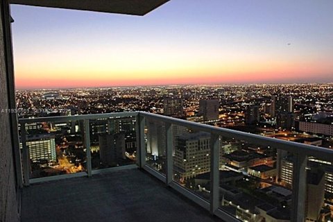 Condominio en Miami, Florida, 3 dormitorios  № 2000404