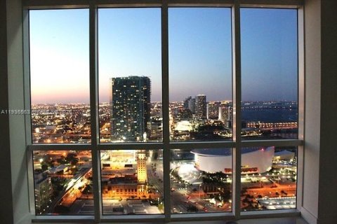 Condominio en venta en Miami, Florida, 3 dormitorios, 166.76 m2 № 2000404 - foto 4