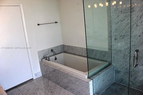 Condominio en venta en Miami, Florida, 3 dormitorios, 166.76 m2 № 2000404 - foto 20