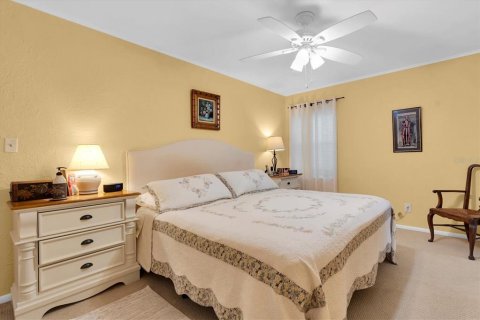 House in Gulfport, Florida 5 bedrooms, 199.83 sq.m. № 1918387 - photo 14