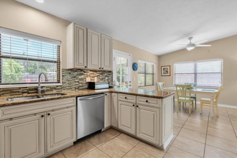 Villa ou maison à vendre à Gulfport, Floride: 5 chambres, 199.83 m2 № 1918387 - photo 10
