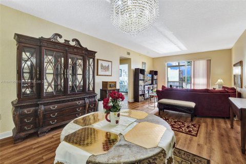 Condo in Tamarac, Florida, 2 bedrooms  № 1833906 - photo 15