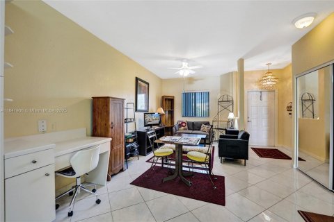 Condo in Tamarac, Florida, 2 bedrooms  № 1833906 - photo 4