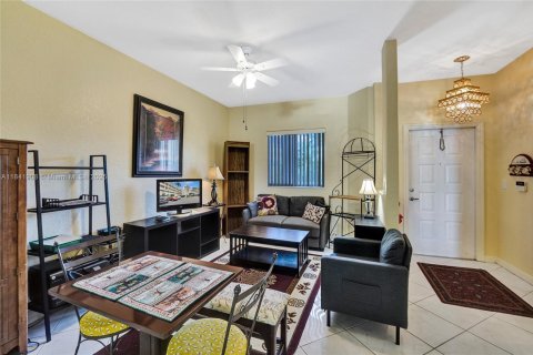 Condo in Tamarac, Florida, 2 bedrooms  № 1833906 - photo 3