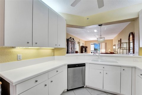 Condo in Tamarac, Florida, 2 bedrooms  № 1833906 - photo 9