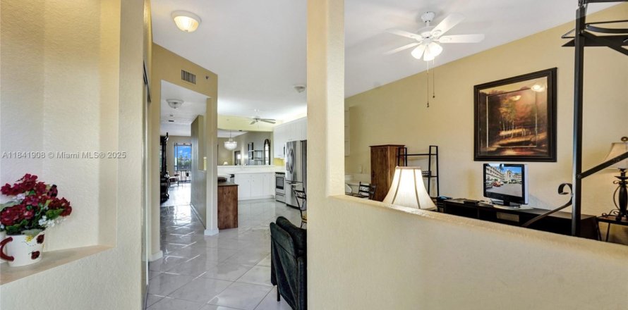 Condo in Tamarac, Florida, 2 bedrooms  № 1833906