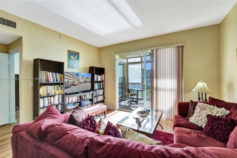 Condo in Tamarac, Florida, 2 bedrooms  № 1833906 - photo 19